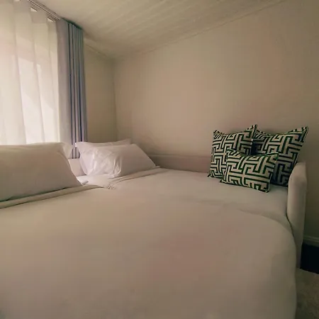 Theone Alfama Apartamento *