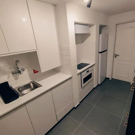 Theone Alfama Apartamento *