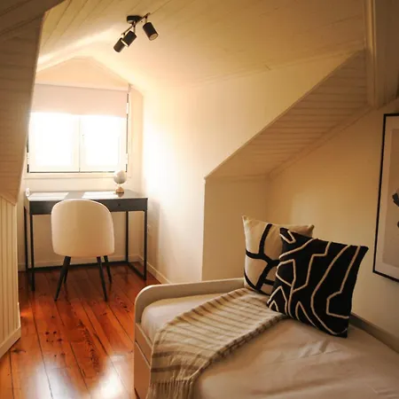 Theone Alfama Apartmán *